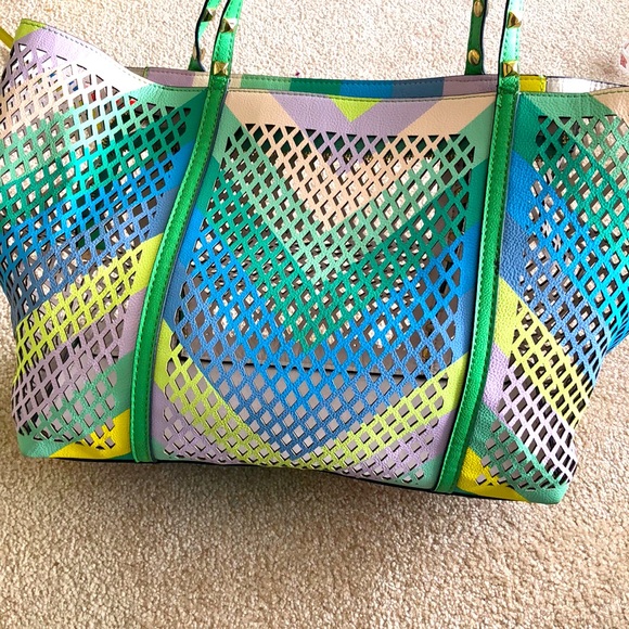 Steve Madden Handbags - Steve Madden tote with extra bag!